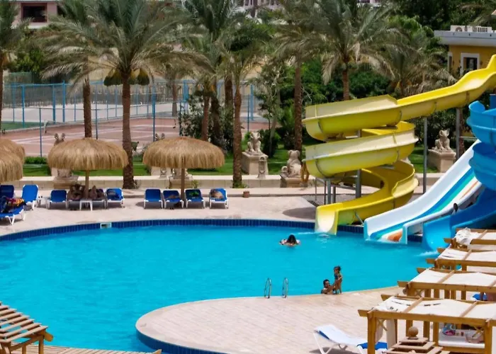 Minaland & Aquapark Aparthotel 4*