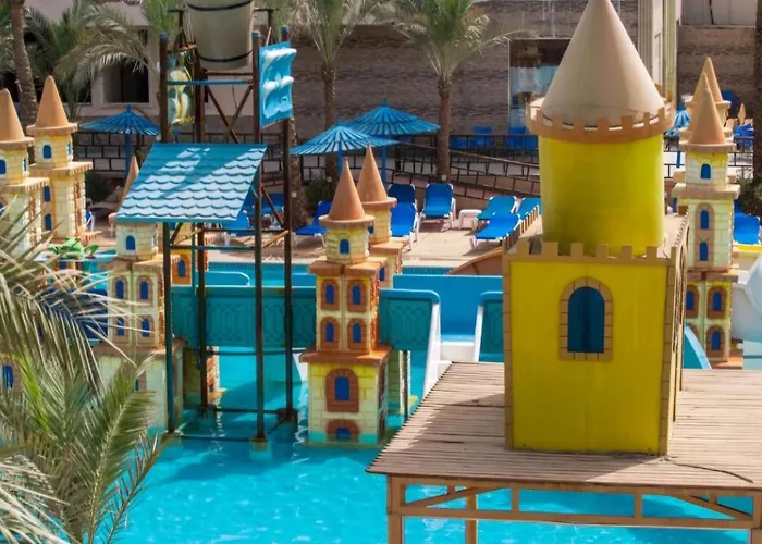 Minaland & Aquapark 4*